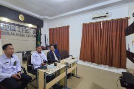 Perkuat Wawasan Global, Pimpinan dan Hakim PA Tarutung Ikuti Webinar Nasional Secara Daring Bahas Konflik Internasional